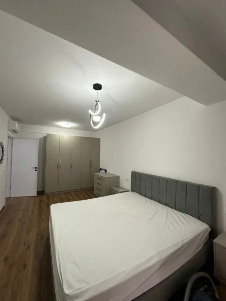 Tirane, jepet me qera apartament 1+1+ 1 post parkim Kati 2, 80 m² 700 € (Rezidenca Kodra e Diellit)