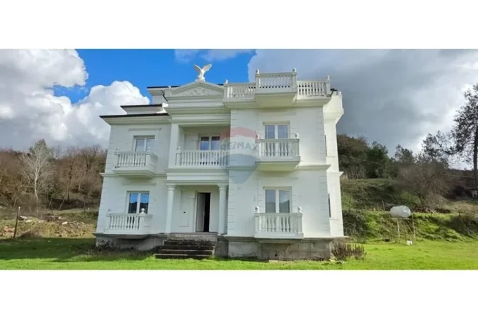 Tirane, shitet Vile 2 Katshe , 450 m² 650.000 € (Pezë, Tiranë)