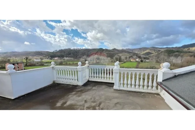 Tirane, shitet Vile 2 Katshe , 450 m² 650.000 € (Pezë, Tiranë)