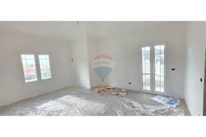 Tirane, shitet Vile 2 Katshe , 450 m² 650.000 € (Pezë, Tiranë)