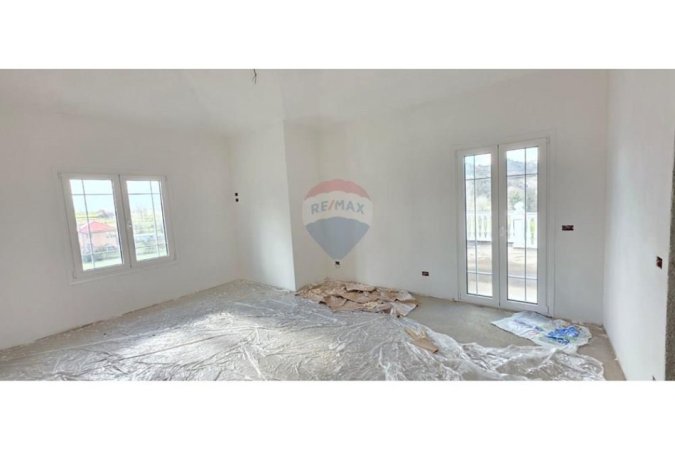 Tirane, shitet Vile 2 Katshe , 450 m² 650.000 € (Pezë, Tiranë)