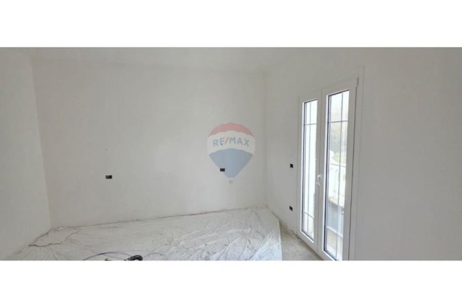 Tirane, shitet Vile 2 Katshe , 450 m² 650.000 € (Pezë, Tiranë)