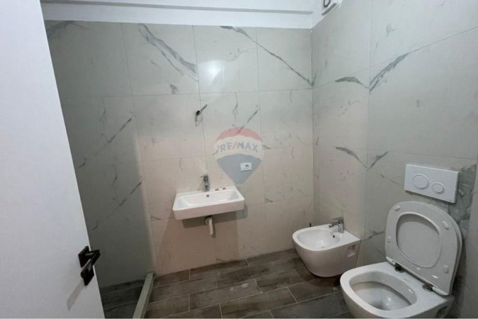 Tirane, shitet apartament 2+1+Ballkon , 119 m² (Blloku I Vilave, Tiranë)