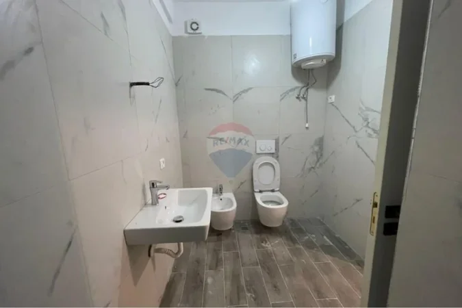 Tirane, shitet apartament 2+1+Ballkon , 119 m² (Blloku I Vilave, Tiranë)