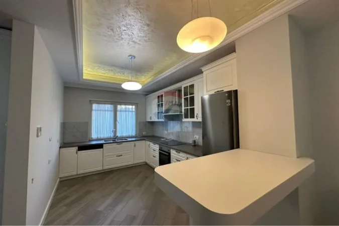 Tirane, jepet me qera Vile 3 Katshe , 3.000 € 