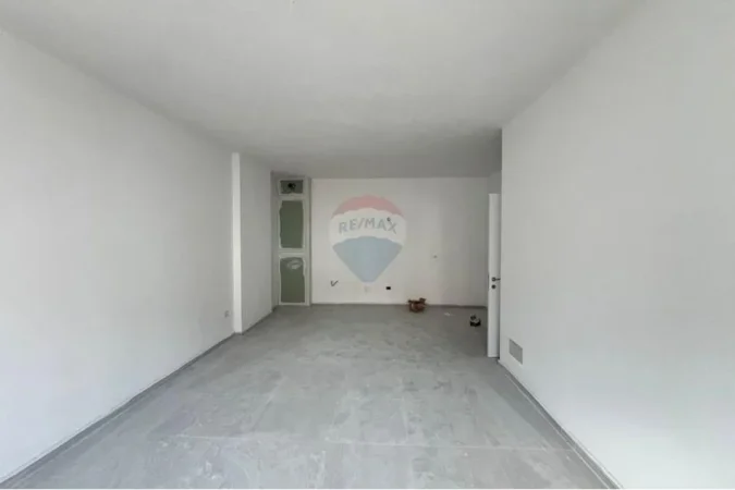 Jepet me qera zyre , 68 m² 650 €