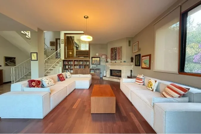 Tirane, jepet me qera Vile 3 Katshe , 2.137 m² 2.500 € 