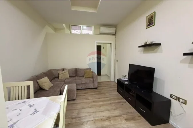 Tirane, jepet me qera apartament 2+1 , 122 m² 600 €