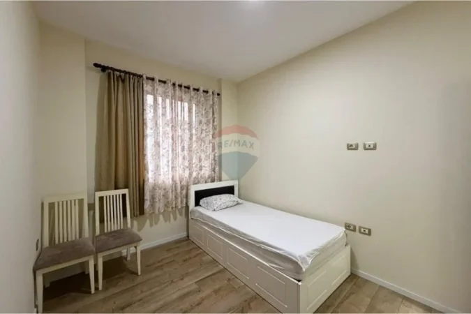 Tirane, jepet me qera apartament 2+1 , 122 m² 600 €