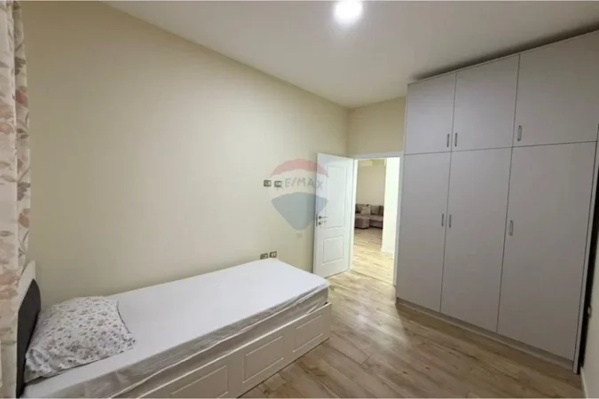Tirane, jepet me qera apartament 2+1 , 122 m² 600 €