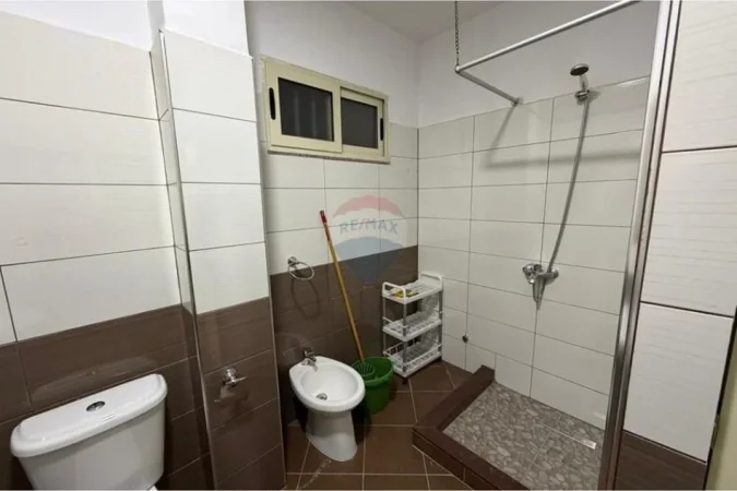 Tirane, jepet me qera apartament 2+1 , 122 m² 600 €