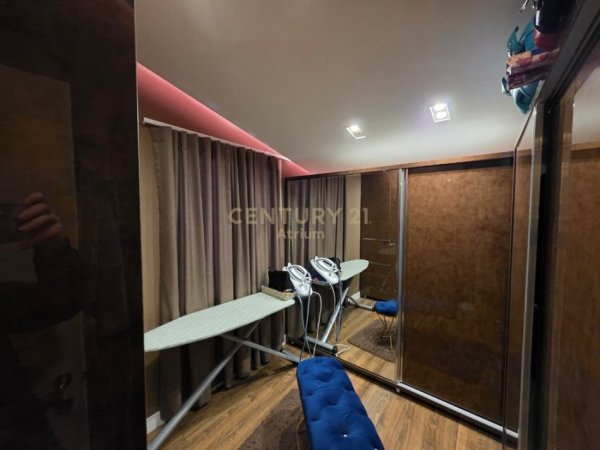 Tirane, jepet me qera Vile Kati 3, 500 m² 3.500 € (Vila Amerikane)