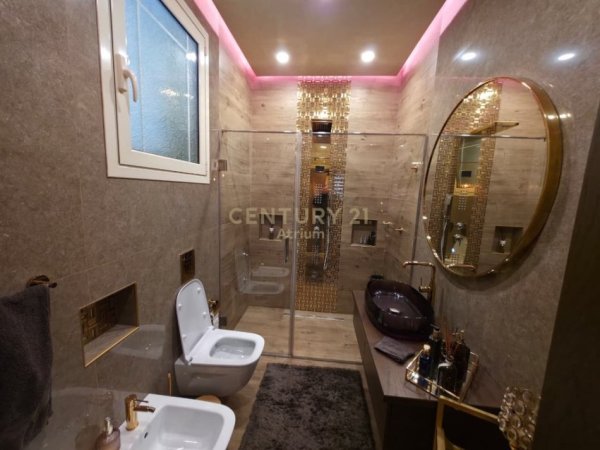 Tirane, jepet me qera Vile Kati 3, 500 m² 3.500 € (Vila Amerikane)
