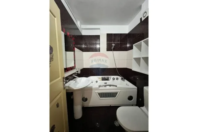 Tirane, jepet me qera apartament 2+1 , 80 m² 70.000 € 