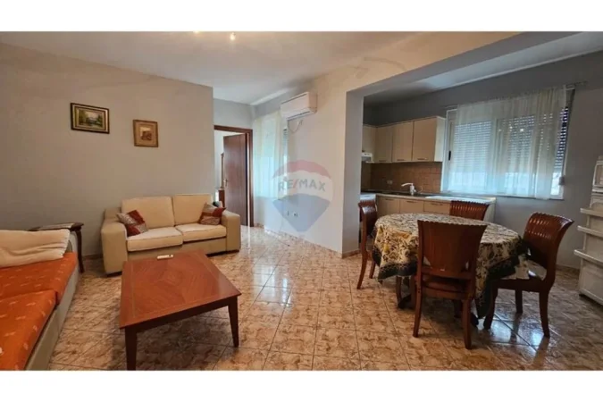 Tirane, jepet me qera apartament 1+1 , 70 m² 600 € 