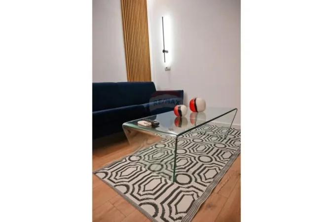 Tirane, jepet me qera apartament 1+1 , 38 m² 700 € (Shallvaret)