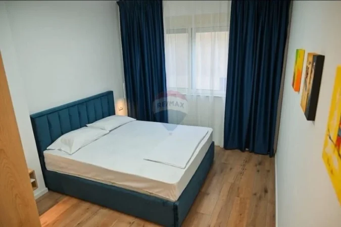 Tirane, jepet me qera apartament 1+1 , 38 m² 700 € (Shallvaret)