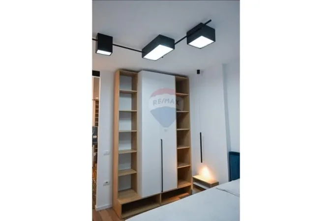 Tirane, jepet me qera apartament 1+1 , 38 m² 700 € (Shallvaret)