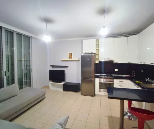 Tirane, jepet me qera apartament 1+1+ 1 post parkim Kati 1, 67 m² 600 € (Liqeni i Thate)