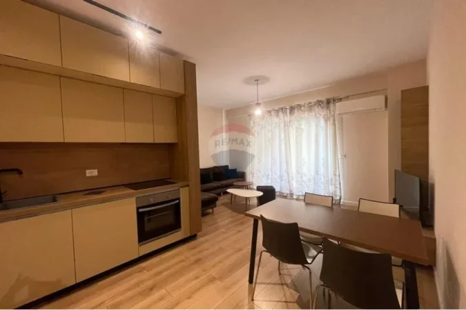 Tirane, jepet me qera apartament 2+1 , 100 m² 900 € 
