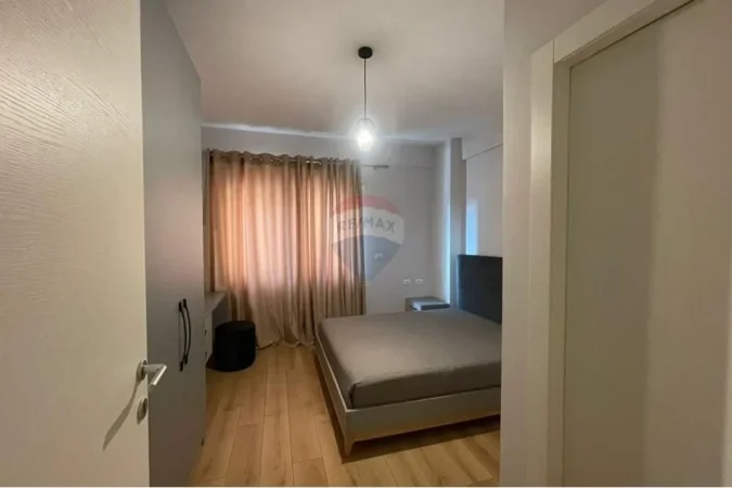 Tirane, jepet me qera apartament 2+1 , 100 m² 900 € 