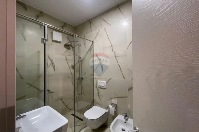 Tirane, jepet me qera apartament 2+1 , 100 m² 900 € 