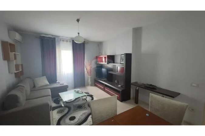 Tirane, jepet me qera apartament 2+1 , 105 m² 450 € 
