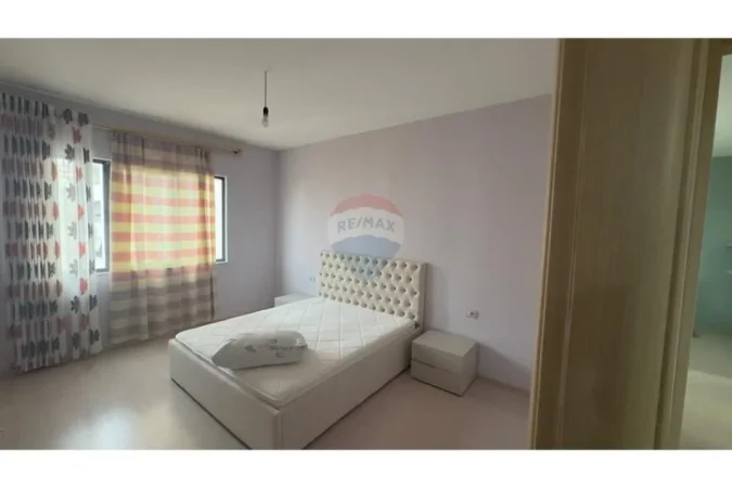 Tirane, jepet me qera apartament 2+1 , 105 m² 450 € 