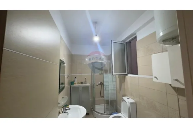 Tirane, jepet me qera apartament 2+1 , 105 m² 450 € 