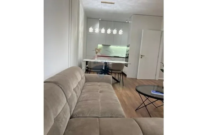 Tirane, jepet me qera 1+1 , 67 m² 750 € 