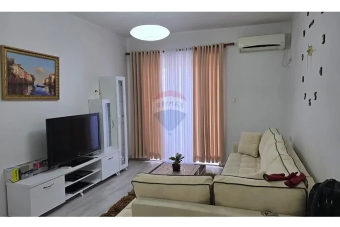 Tirane, jepet me qera apartament 2+1 , 109 m² 900 €