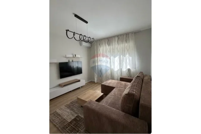 Tirane, jepet me qera apartament 1+1 , 70 m² 810 € (Sheshi Skënderbej)