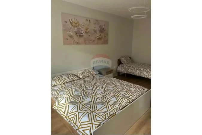 Tirane, jepet me qera apartament 1+1 , 70 m² 810 € (Sheshi Skënderbej)