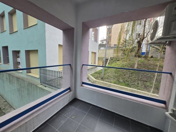 Tirane, jap me qera apartament 1+1+Ballkon Kati 2, 87 m² 32.000 leke Ali Demi , Kompleksi Mangalem 21