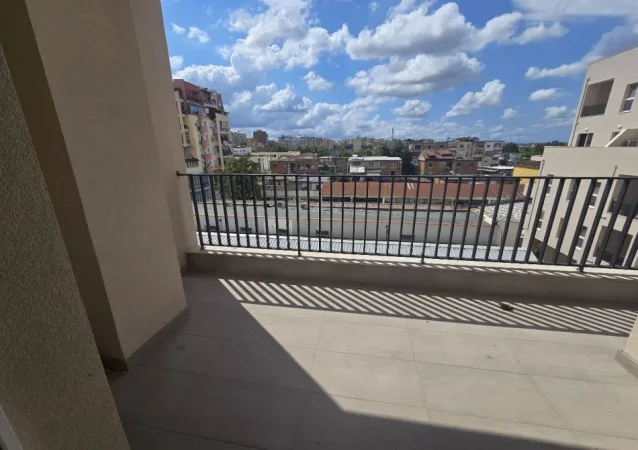 Tirane, shitet apartament 2+1+Ballkon Kati 3, 117 m² 187.040 € (Rruga Dritan Hoxha)