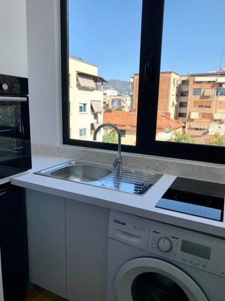 Tirane, shitet garsonier 1+1 Kati 4, 43 m² 140.000 € (Rruga Fortuzi)