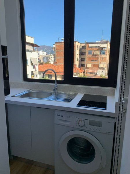 Tirane, shitet garsonier 1+1 Kati 4, 43 m² 140.000 € (Rruga Fortuzi)