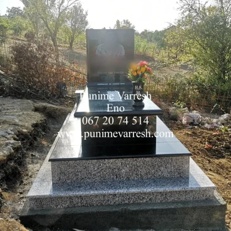 Tirane, ofroj Punime Varresh Eno - Varr Granit i zi + Granit Gri - Pikture e gdhendur ne granit