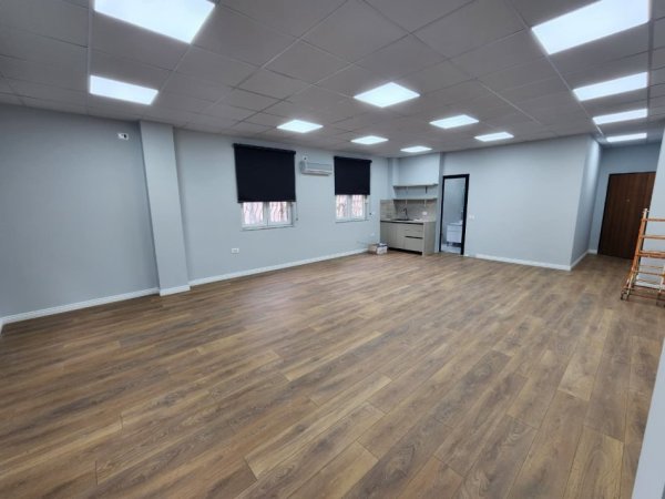 ZYRË ME Qira 110 m2( kati 2) 📍Qendër/ Përballë Toptanit      Open Space / 100 E Re🔥      1.100 Euro