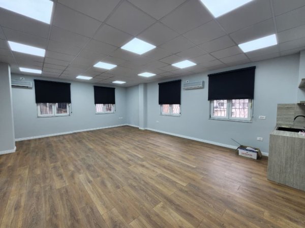 ZYRË ME Qira 110 m2( kati 2) 📍Qendër/ Përballë Toptanit      Open Space / 100 E Re🔥      1.100 Euro