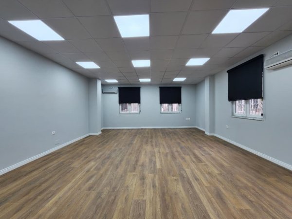ZYRË ME Qira 110 m2( kati 2) 📍Qendër/ Përballë Toptanit      Open Space / 100 E Re🔥      1.100 Euro