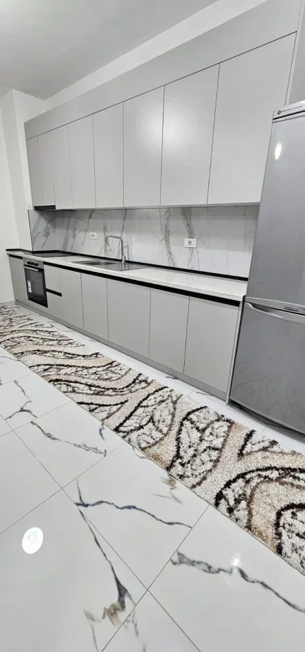 Tirane, jepet me qera apartament 1+1 Kati 3, 65 m² 500 € (Rruga Besa)