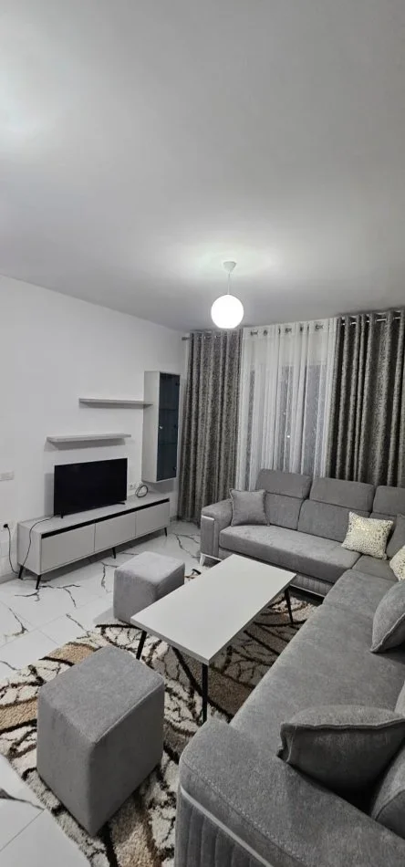 Tirane, jepet me qera apartament 1+1 Kati 3, 65 m² 500 € (Rruga Besa)