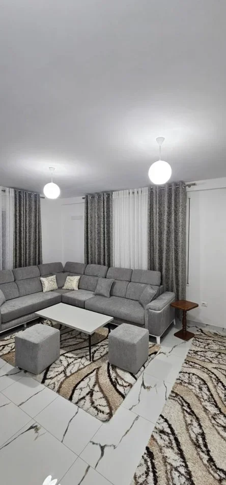 Tirane, jepet me qera apartament 1+1 Kati 3, 65 m² 500 € (Rruga Besa)