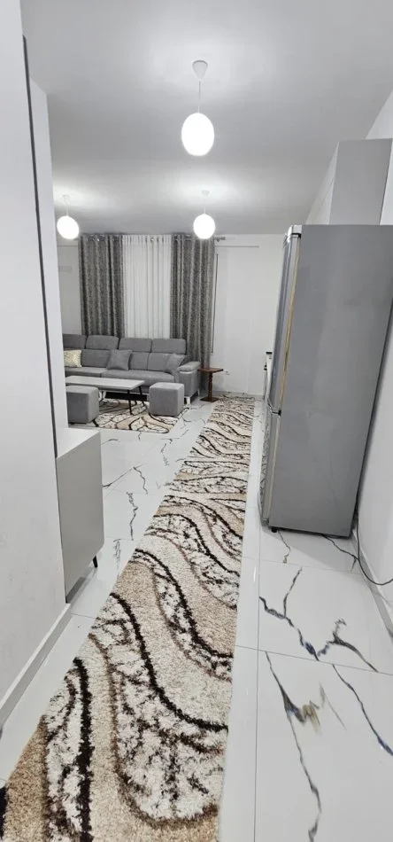 Tirane, jepet me qera apartament 1+1 Kati 3, 65 m² 500 € (Rruga Besa)