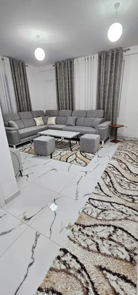 Tirane, jepet me qera apartament 1+1 Kati 3, 65 m² 500 € (Rruga Besa)
