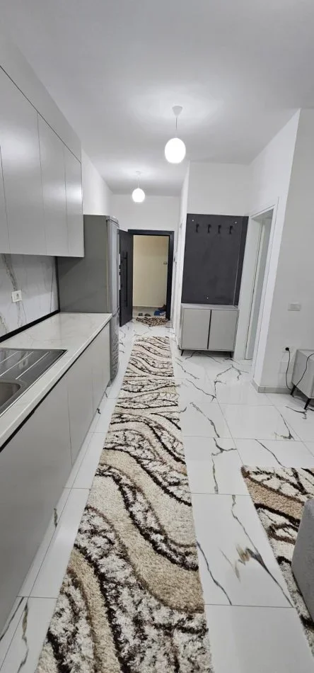 Tirane, jepet me qera apartament 1+1 Kati 3, 65 m² 500 € (Rruga Besa)