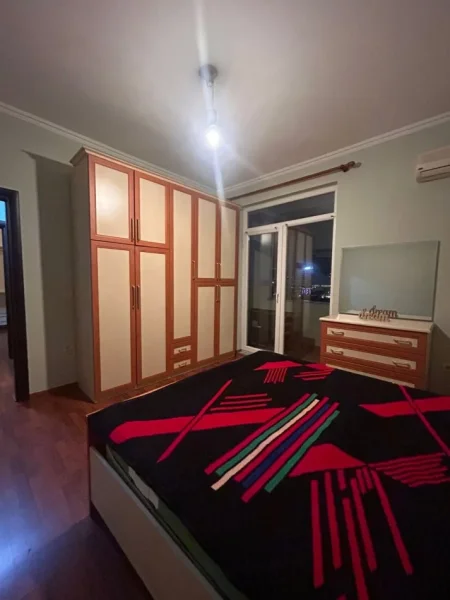 Tirane, jepet me qera apartament 2+1 Kati 9, 100 m² 800 € (Bllok)