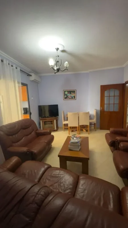 Tirane, jepet me qera apartament 1+1+Aneks+Ballkon Kati 3, 61 m² (Rruga Milto Sotir Gurra)