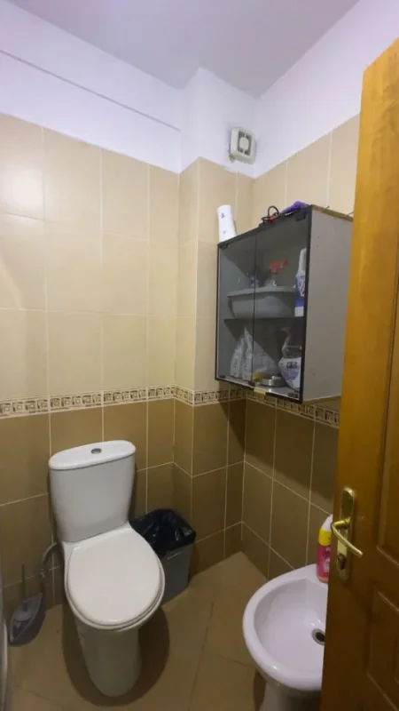 Tirane, jepet me qera apartament 1+1+Aneks+Ballkon Kati 3, 61 m² (Rruga Milto Sotir Gurra)